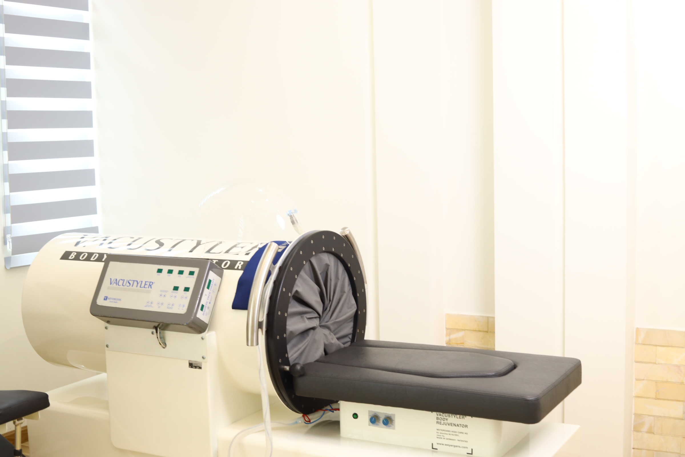 Máy Vacustyler ứng dụng công nghệ chân không ngắt quãng, hỗ trợ chăm sóc vóc dáng, lưu thông và phục hồi cơ thể.