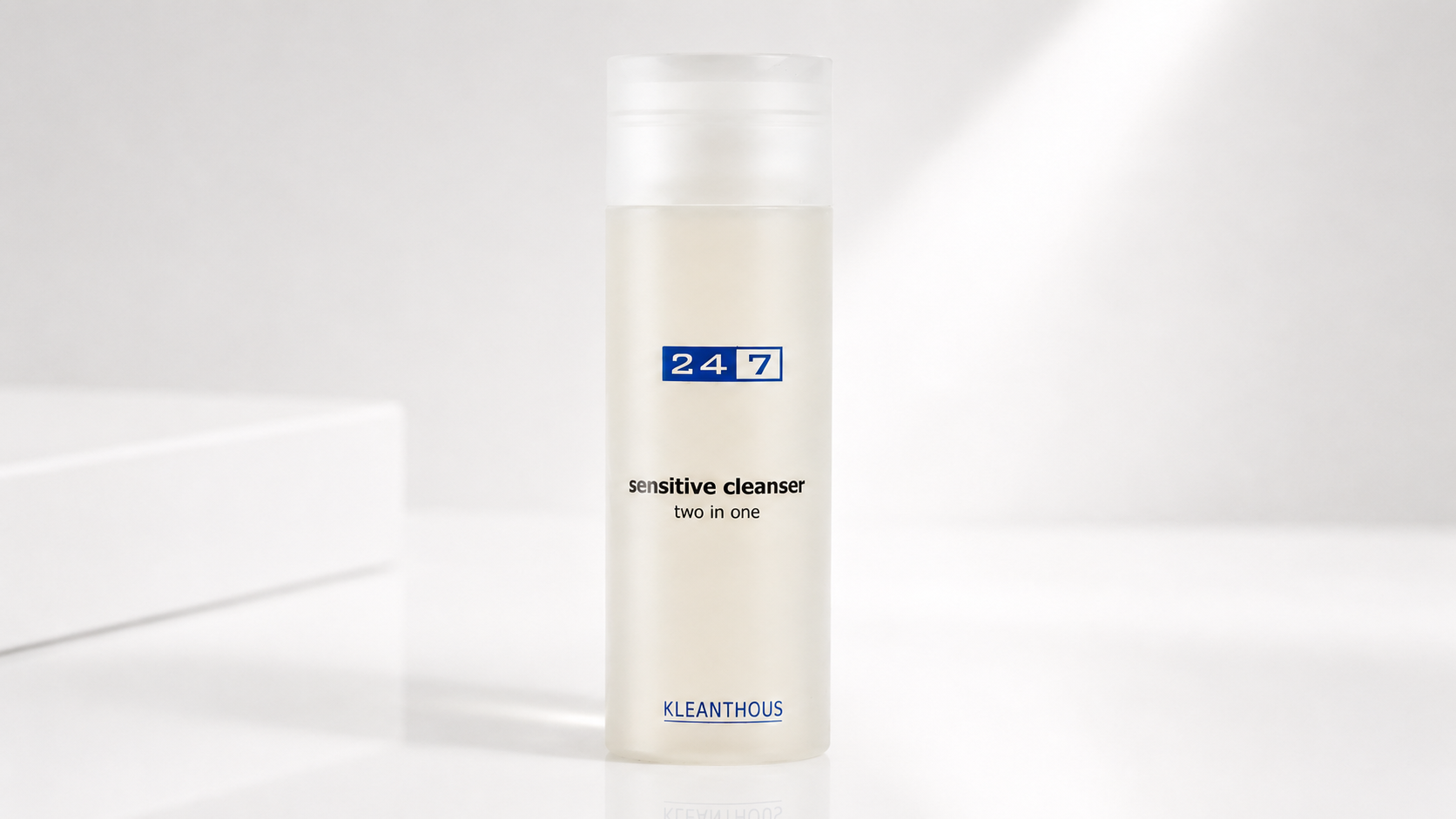 24/7 Sensitive Cleanser Kleanthous giúp làm sạch da dịu nhẹ, hỗ trợ duy trì độ ẩm và phù hợp với quy trình chăm sóc da hằng ngày.