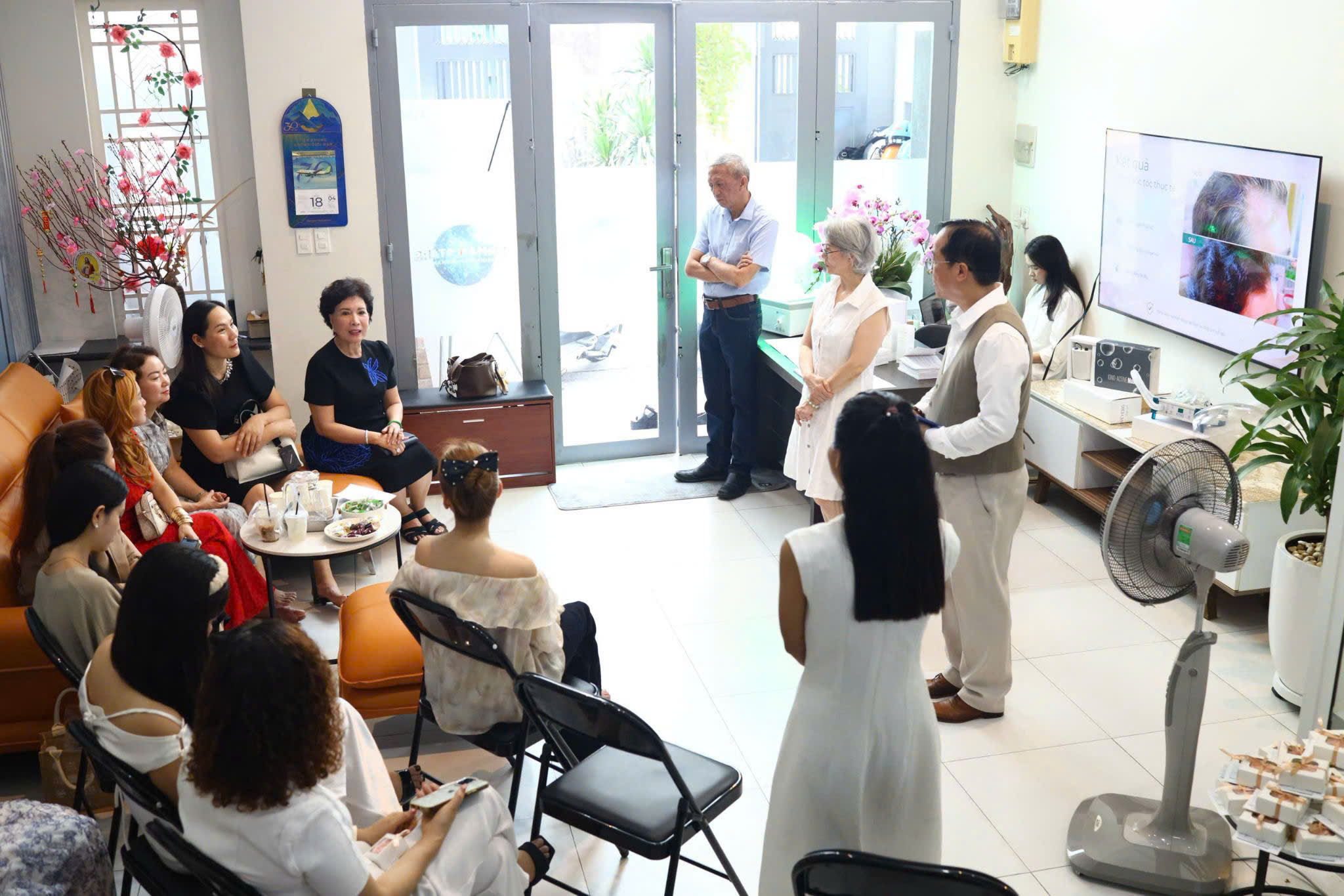 Hình ảnh lưu niệm tại workshop Hành Trình Thanh Xuân do German Stars Group tổ chức, thể hiện không khí sự kiện và hoạt động tri ân khách tham dự.